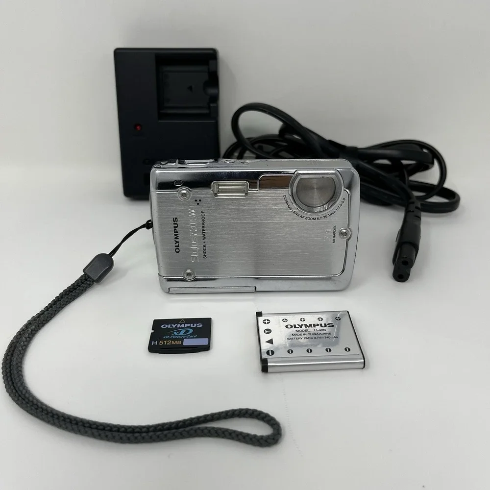 Olympus Stylus 720 SW Compact Camera Waterproof Shockproof 7.1MP 3x Silver READ